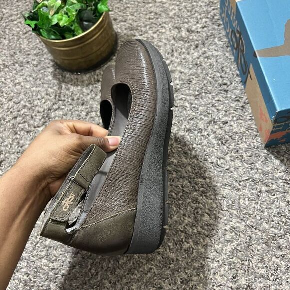 OTBT Scamper Leather Low Wedge Shoes Ankle Strap Size 6.5 M Brown Leather New - Picture 8 of 8